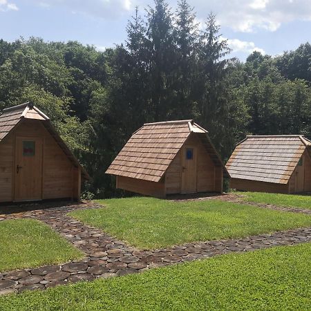 ホテル Glamping Naselje Zeleni Turizem マコレ エクステリア 写真