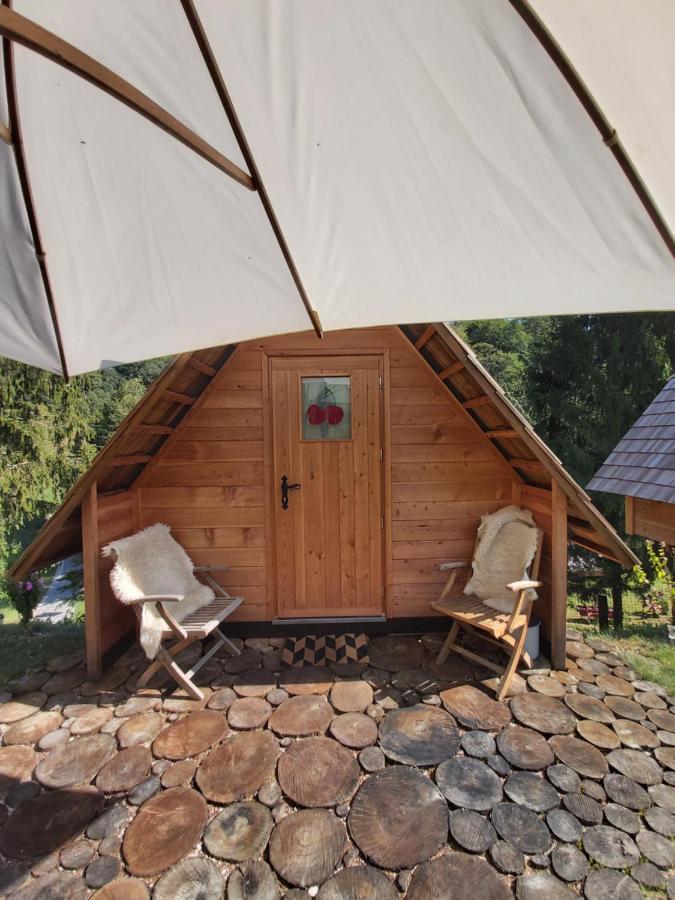 ホテル Glamping Naselje Zeleni Turizem マコレ エクステリア 写真