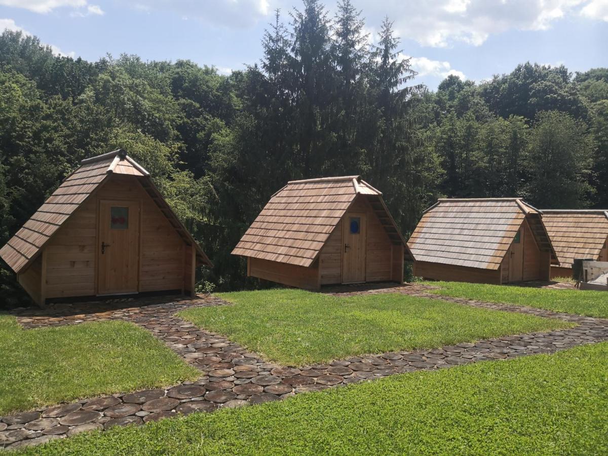 ホテル Glamping Naselje Zeleni Turizem マコレ エクステリア 写真