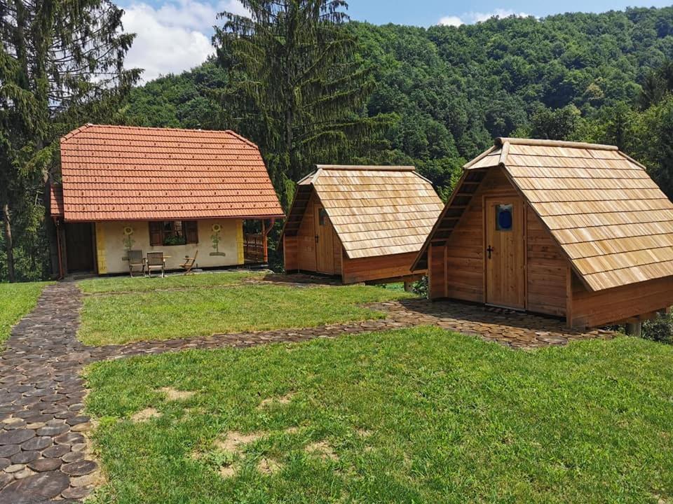 ホテル Glamping Naselje Zeleni Turizem マコレ エクステリア 写真