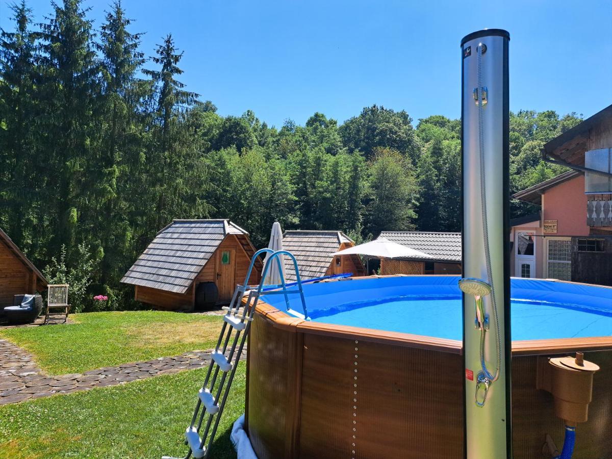 ホテル Glamping Naselje Zeleni Turizem マコレ エクステリア 写真