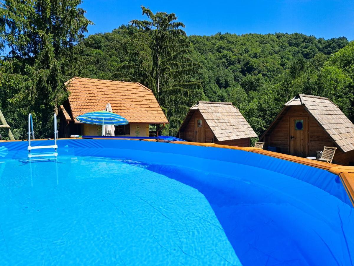 ホテル Glamping Naselje Zeleni Turizem マコレ エクステリア 写真